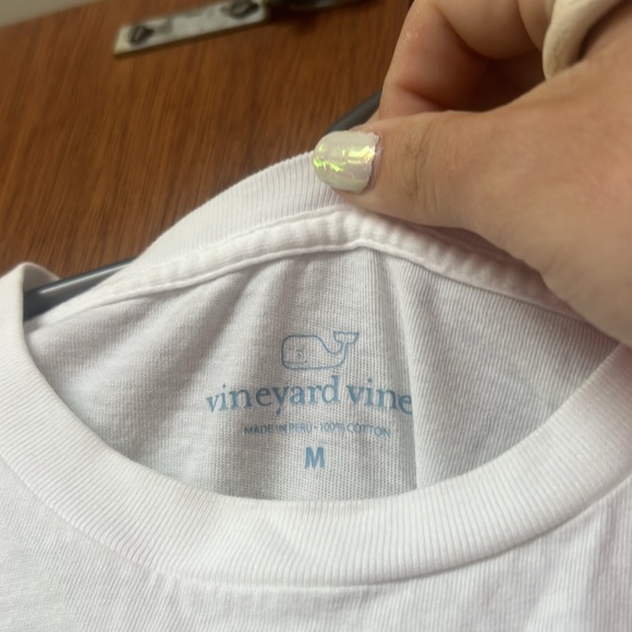White vineyard vines T-shirt - Picture 3 of 3